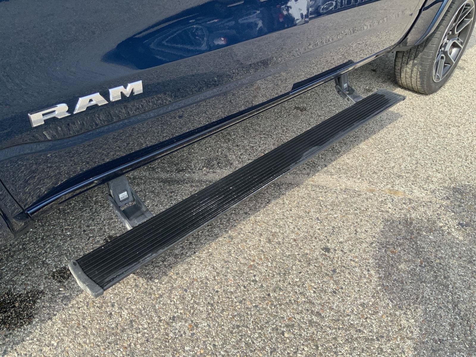 Used 2021 RAM 1500 Laramie AWD/4WD image 17