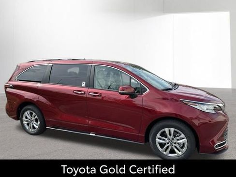 Used 2026 Toyota Sienna Limited FWD image 1