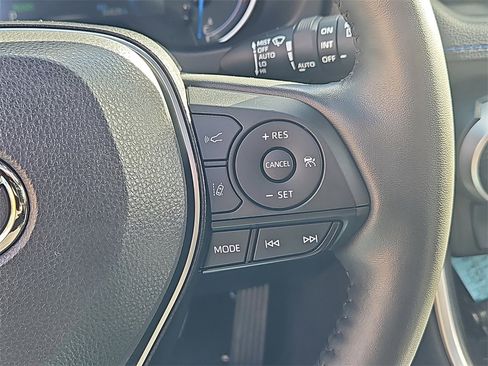 Used 2024 Toyota RAV4 SE image 26