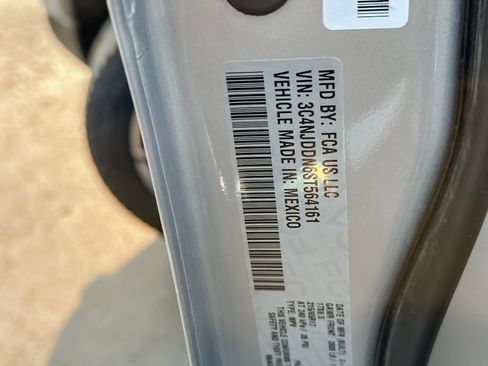Used 2025 Jeep Compass Trailhawk AWD/4WD image 27