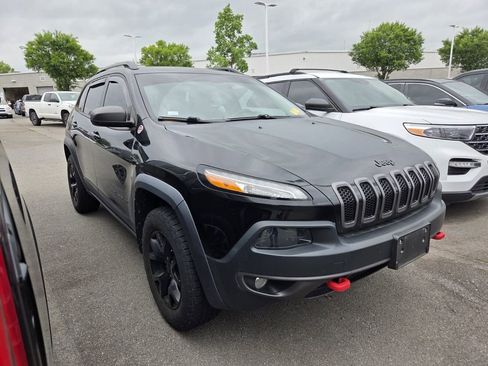 Used 2016 Jeep Cherokee Trailhawk w/ Comfort/Convenience Group AWD/4WD image 2