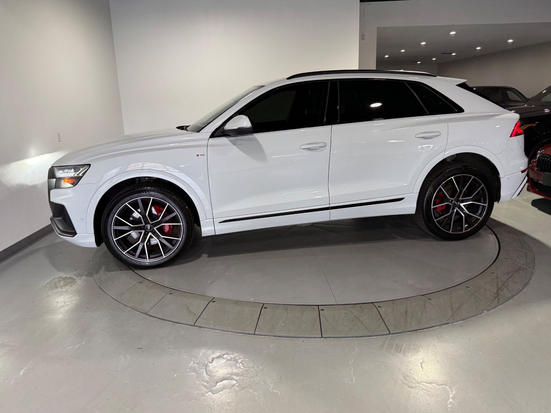 Used 2019 Audi Q8 Prestige w/ Luxury Package AWD/4WD image 14