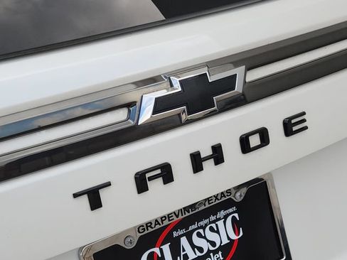 Used 2022 Chevrolet Tahoe Z71 w/ Luxury Package AWD/4WD image 9