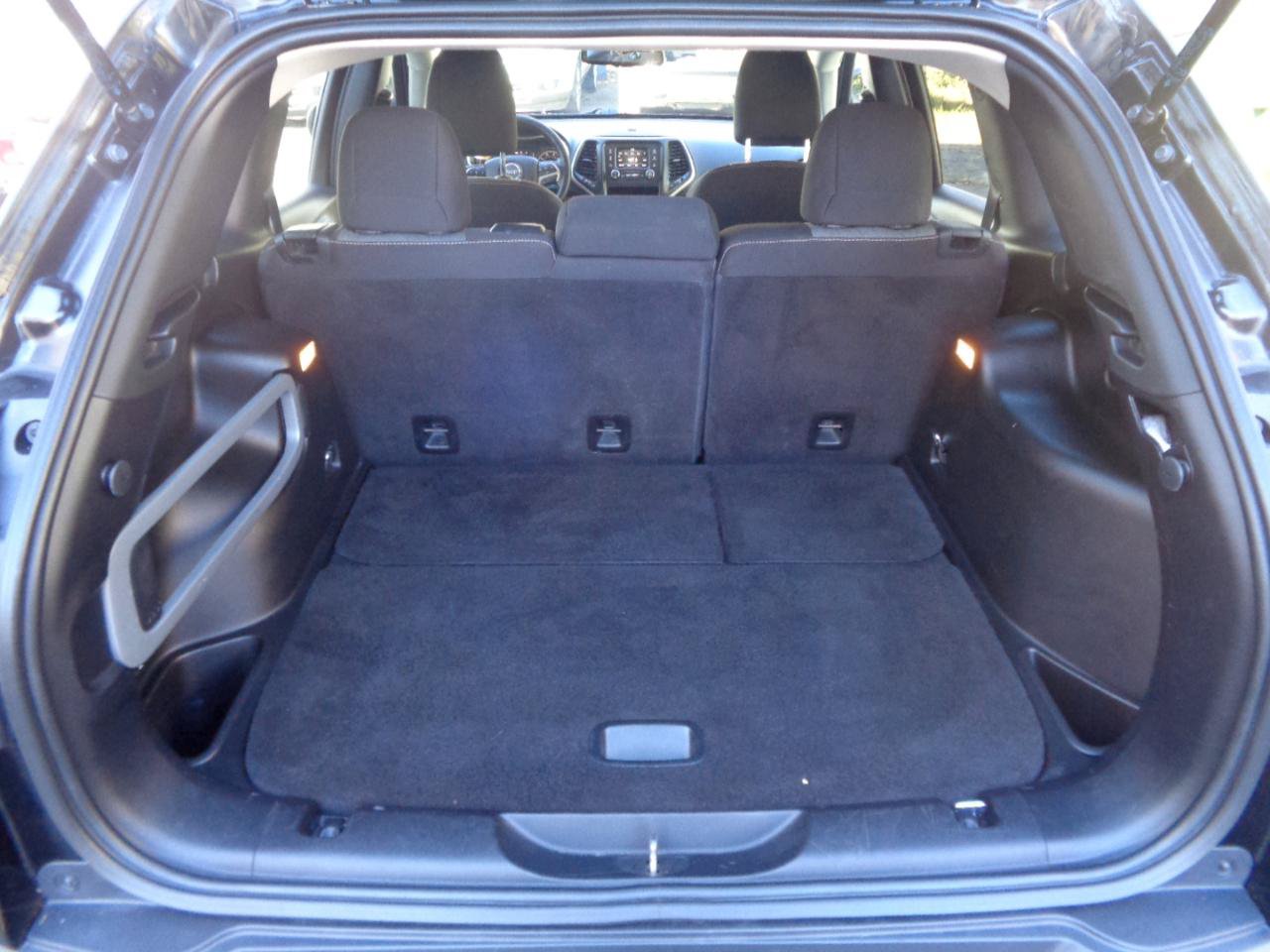 Used 2015 Jeep Cherokee Sport FWD image 35