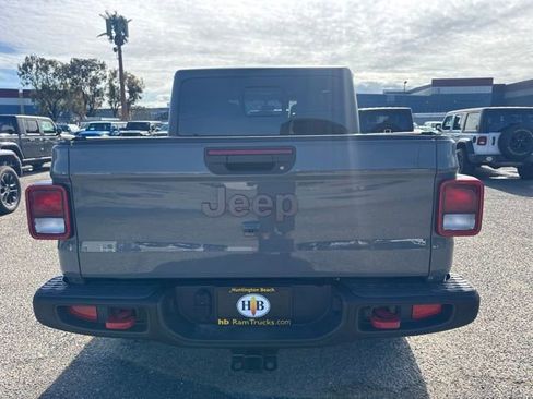 Used 2022 Jeep Gladiator Rubicon w/ Cold Weather Group AWD/4WD image 6