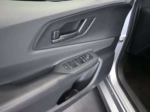 Used 2024 Toyota Prius LE FWD image 11