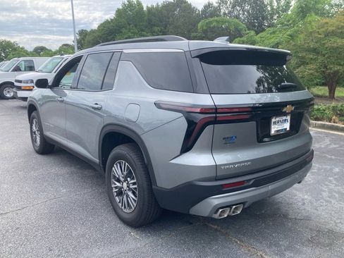 Used 2026 Chevrolet Traverse LT w/ LPO, Floor Liner Package FWD image 4