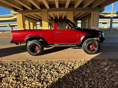 Used 1989 Toyota Pickup Deluxe image 2