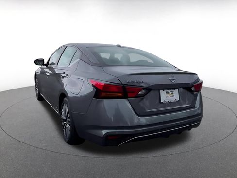 Used 2025 Nissan Altima 2.5 SV FWD image 10