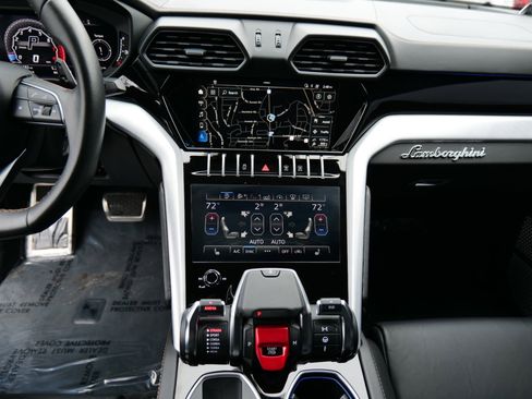 Used 2021 Lamborghini Urus image 21