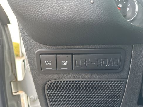 Used 2016 Jeep Wrangler Unlimited Rubicon w/ Connectivity Group image 11