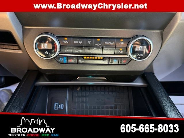 Used 2020 Ford Expedition XLT w/ Equipment Group 202A AWD/4WD image 21