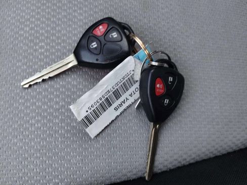 Used 2014 Toyota Yaris LE image 36