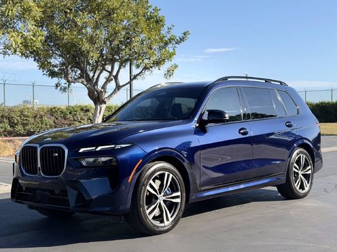 Used 2023 BMW X7 M60i AWD/4WD image 9