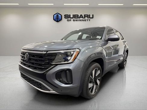 Used 2025 Volkswagen Atlas Cross Sport SE image 1