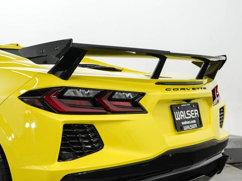 Used 2024 Chevrolet Corvette Stingray Premium Conv w/ Stealth Interior Trim Package RWD image 12