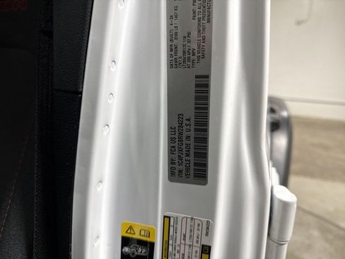 Used 2024 Jeep Wrangler Rubicon image 27