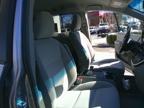 Used 2017 Toyota Sienna LE image 37