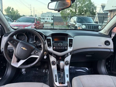 Used 2014 Chevrolet Cruze LT FWD image 19