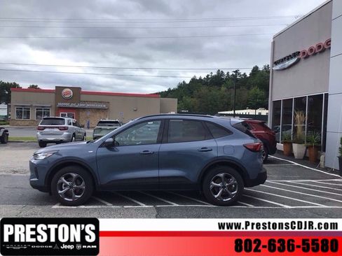 Used 2025 Ford Escape ST-Line Select AWD/4WD image 2