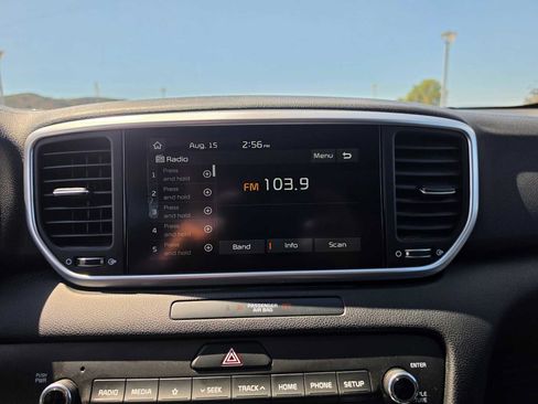 Used 2022 Kia Sportage LX AWD/4WD image 26