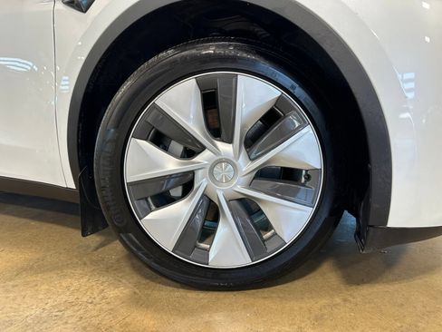 Used 2023 Tesla Model Y Long Range AWD/4WD image 10