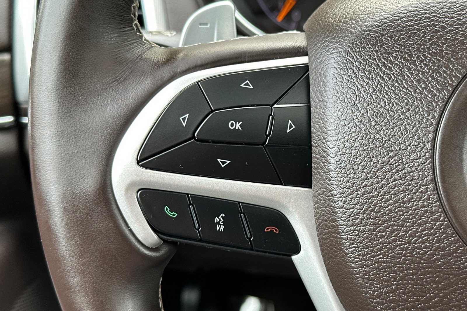 Used 2019 Jeep Grand Cherokee Overland AWD/4WD image 28