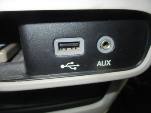 Used 2017 Chrysler Pacifica Touring FWD image 42