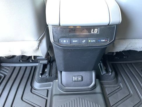 Used 2022 Toyota Highlander XLE image 33