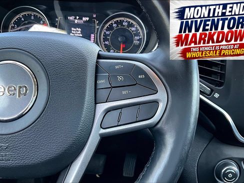 Used 2021 Jeep Cherokee Latitude Plus AWD/4WD image 14