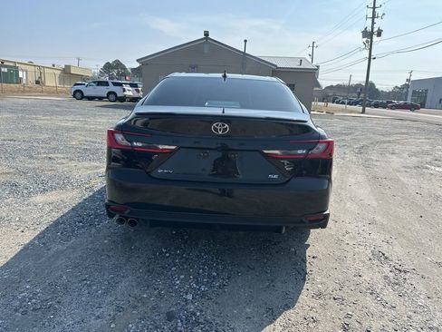 Used 2025 Toyota Camry SE image 4