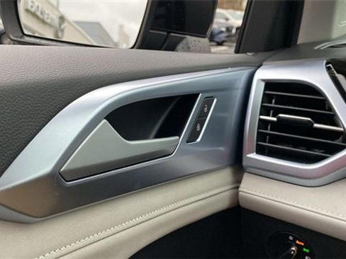 New 2026 Volkswagen Taos SE image 18