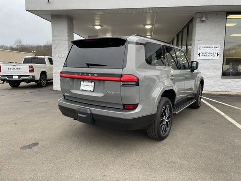 Used 2024 Lexus GX 550 image 5