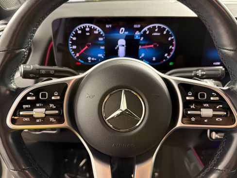 Used 2023 Mercedes-Benz GLB 250 image 22
