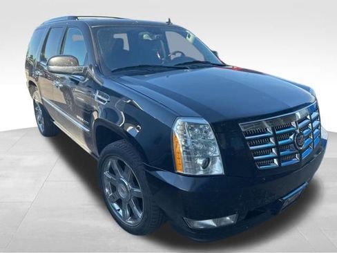 Used 2011 Cadillac Escalade Premium AWD/4WD image 5
