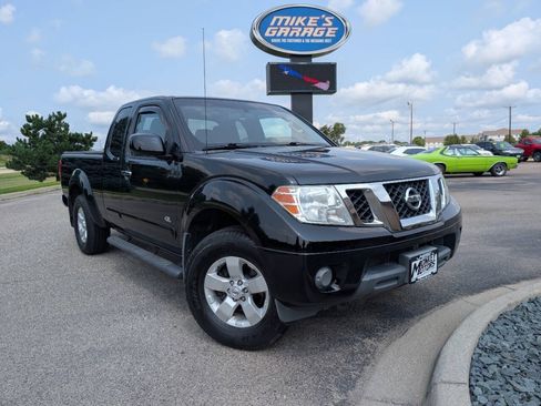 Used 2012 Nissan Frontier SV AWD/4WD image 2
