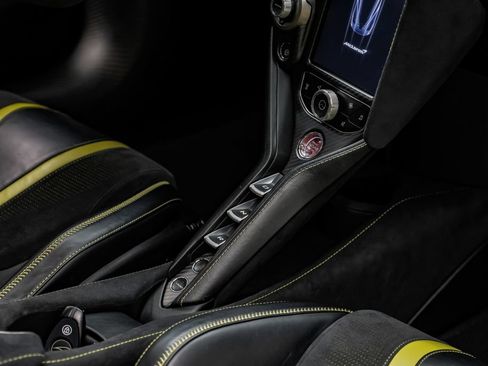 Used 2018 McLaren 720S Performance RWD image 21