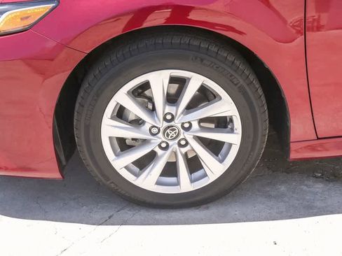 Used 2021 Toyota Camry LE w/ Carpet Mat Package (TMS) FWD image 5