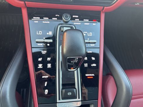 Used 2023 Porsche Cayenne Platinum Edition image 37