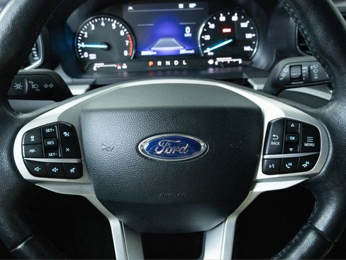 Used 2023 Ford Explorer XLT w/ Equipment Group 202A AWD/4WD image 18