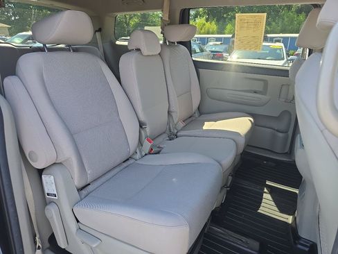 Used 2019 Kia Sedona LX FWD image 16