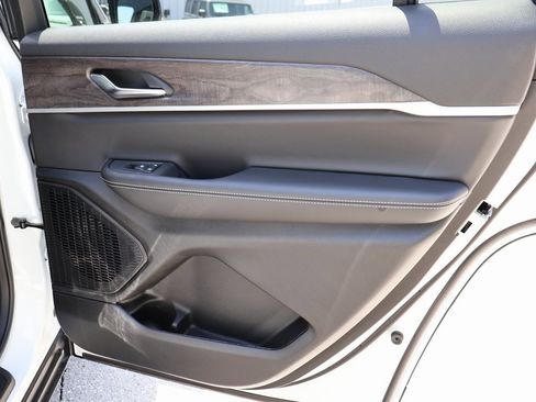 New 2025 Jeep Grand Cherokee L Limited w/ Black Appearance Package image 11