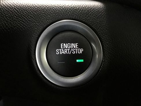 Used 2024 GMC Terrain SLE w/ Driver Convenience Package FWD image 28