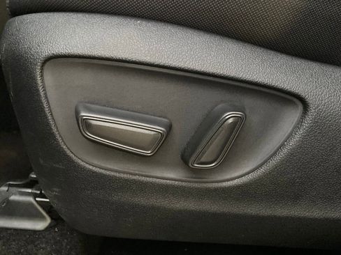 Used 2025 Toyota Highlander LE image 13