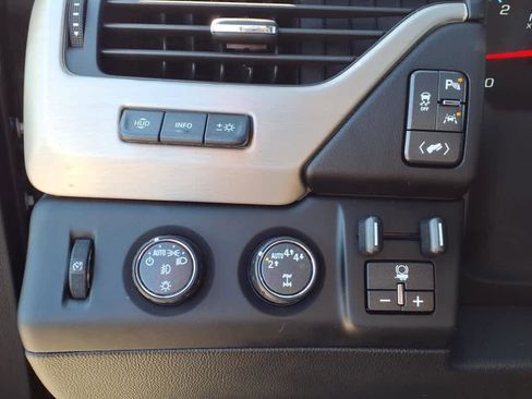 Used 2020 GMC Yukon Denali w/ Open Road Package image 18