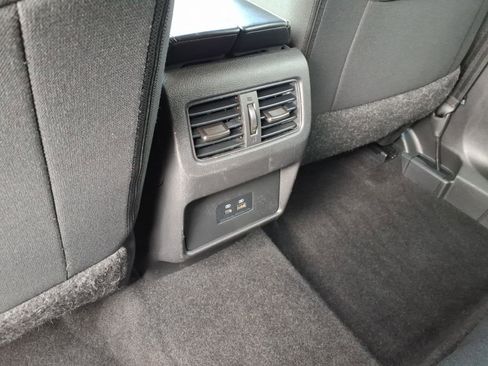 Used 2023 Nissan Rogue SV image 10