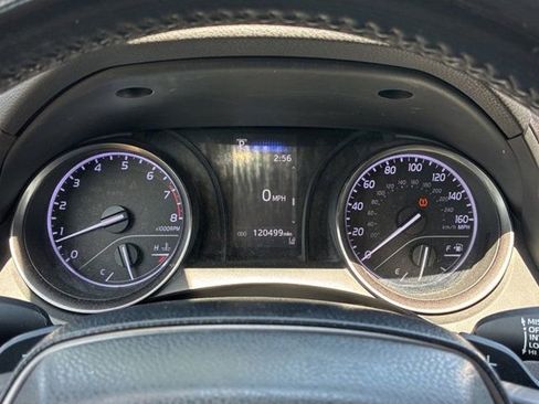 Used 2021 Toyota Camry SE FWD image 3