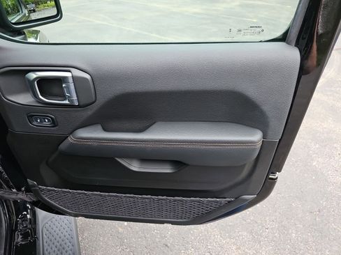 Used 2023 Jeep Gladiator Overland AWD/4WD image 15