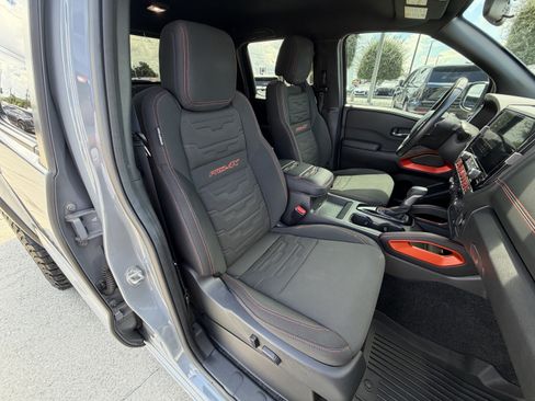 Used 2025 Nissan Frontier PRO-4X AWD/4WD image 19