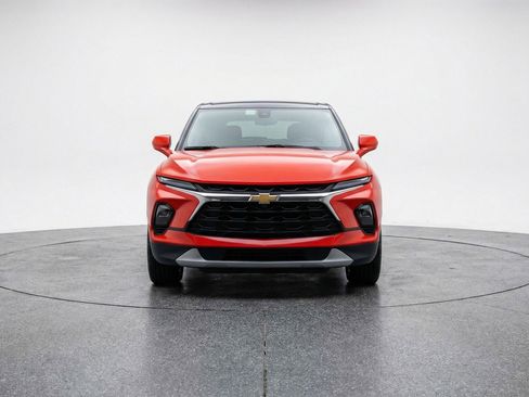 Used 2025 Chevrolet Blazer LT image 2
